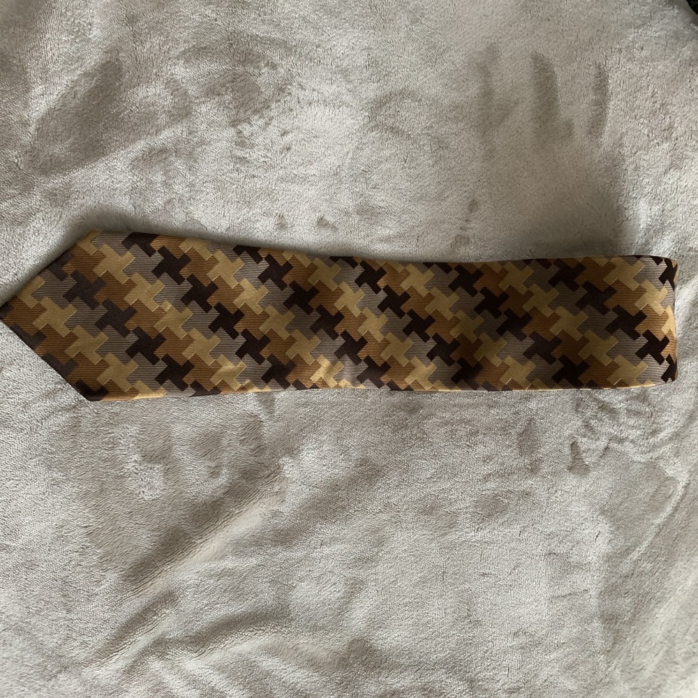 Van Heusen stain resistant 100% Silk tie